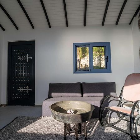 Serenity Boutique Suites Athánion エクステリア 写真