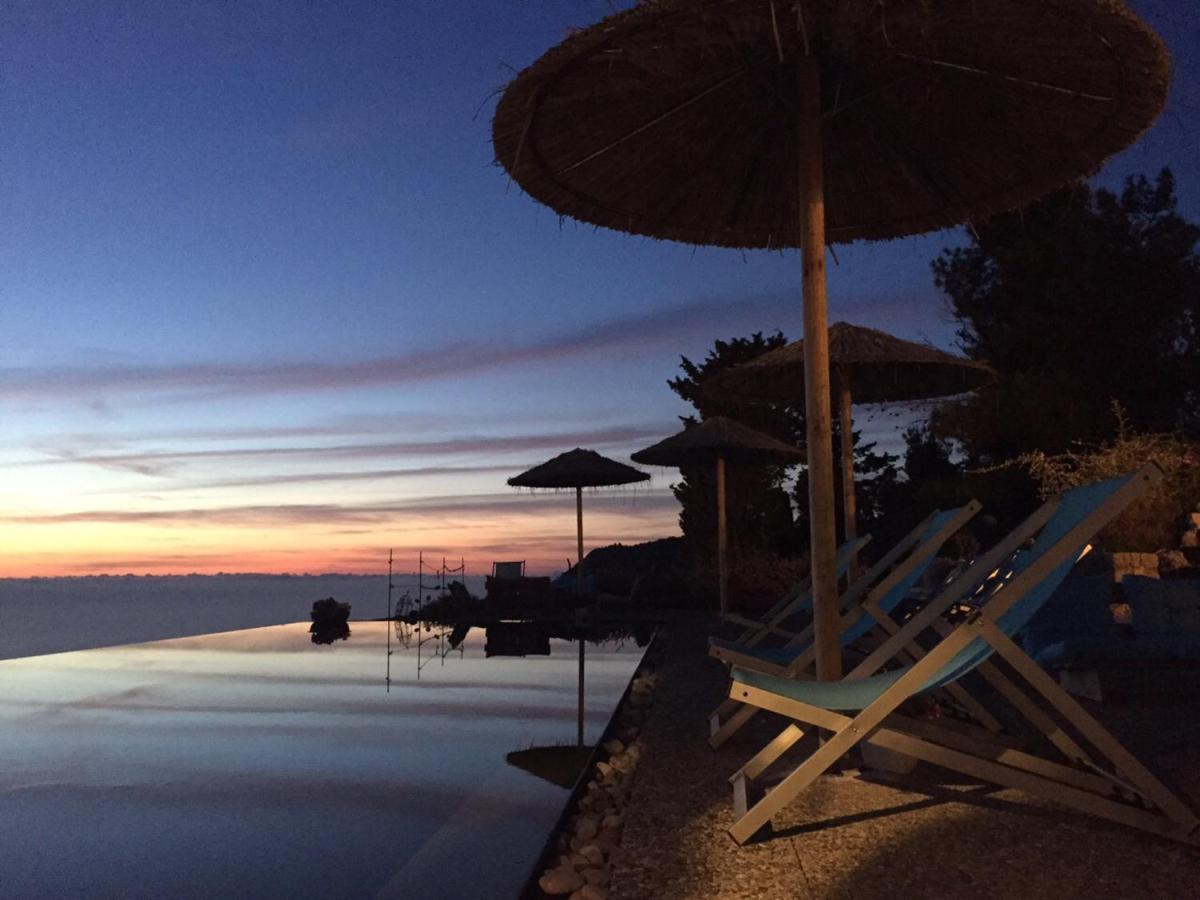 Serenity Boutique Suites Athánion エクステリア 写真