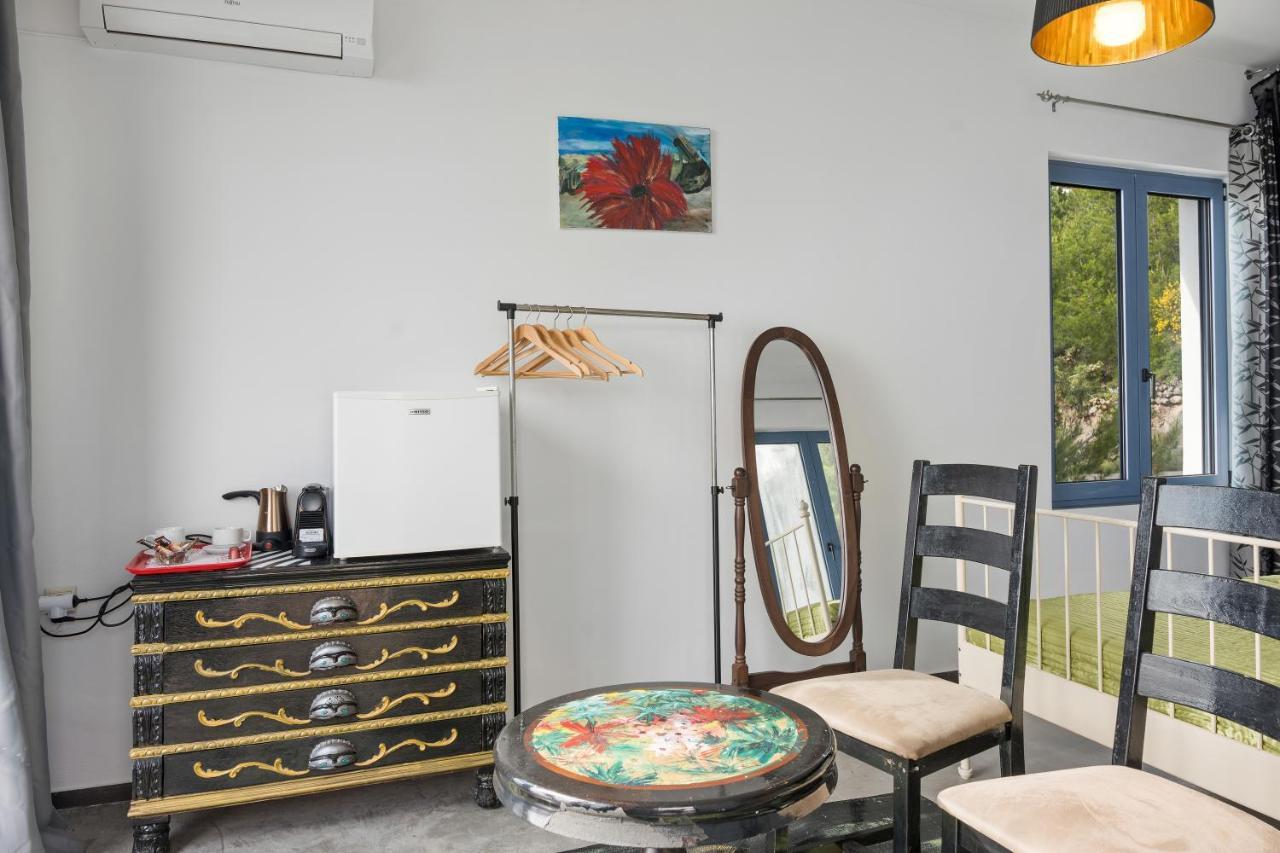 Serenity Boutique Suites Athánion エクステリア 写真