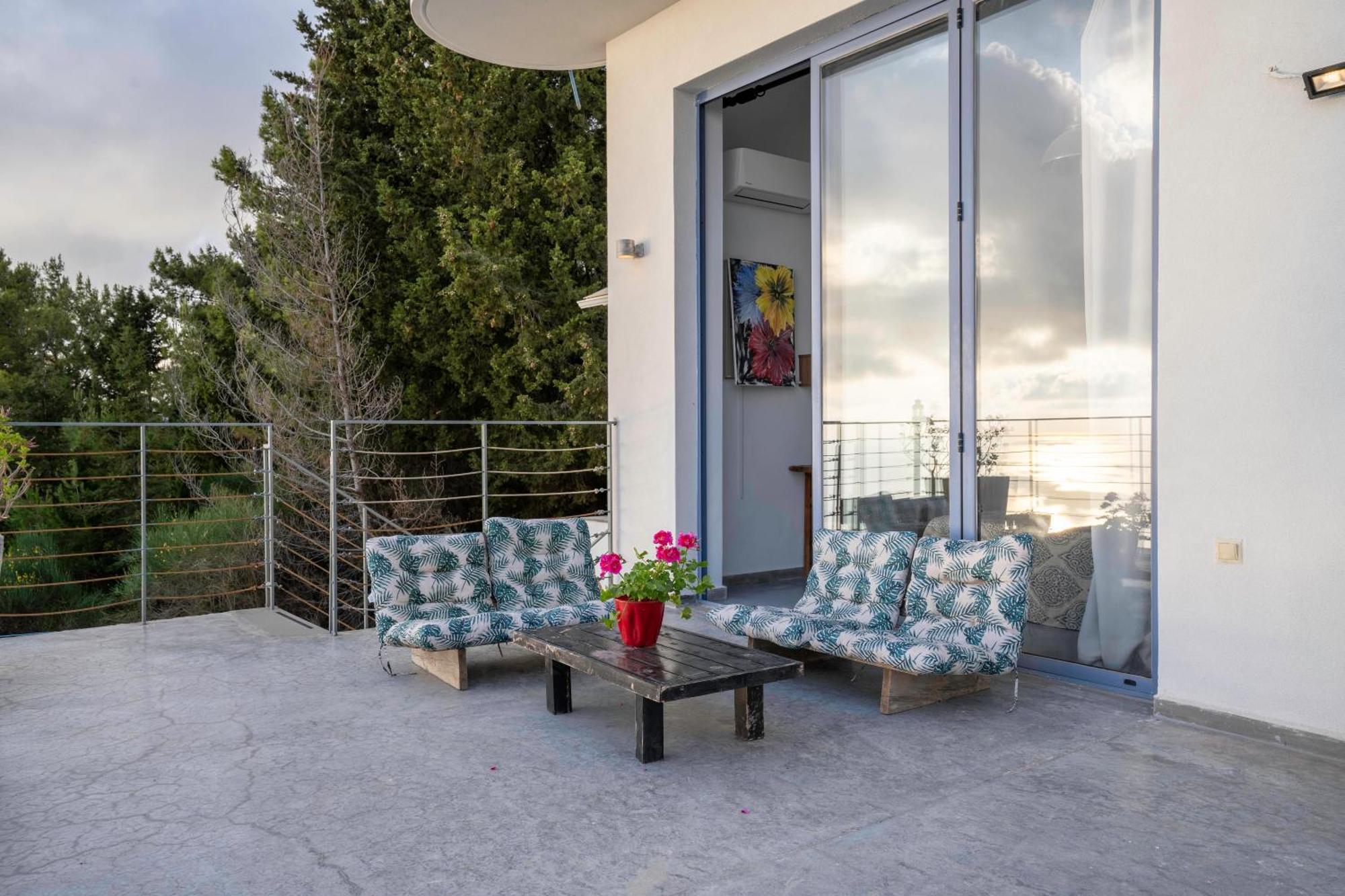 Serenity Boutique Suites Athánion エクステリア 写真