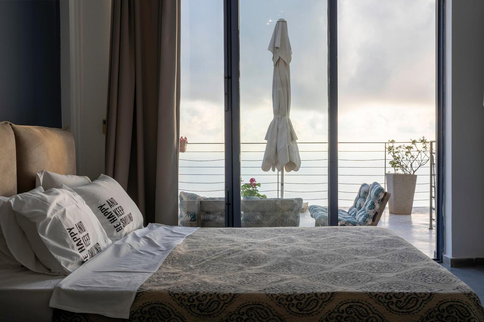 Serenity Boutique Suites Athánion エクステリア 写真