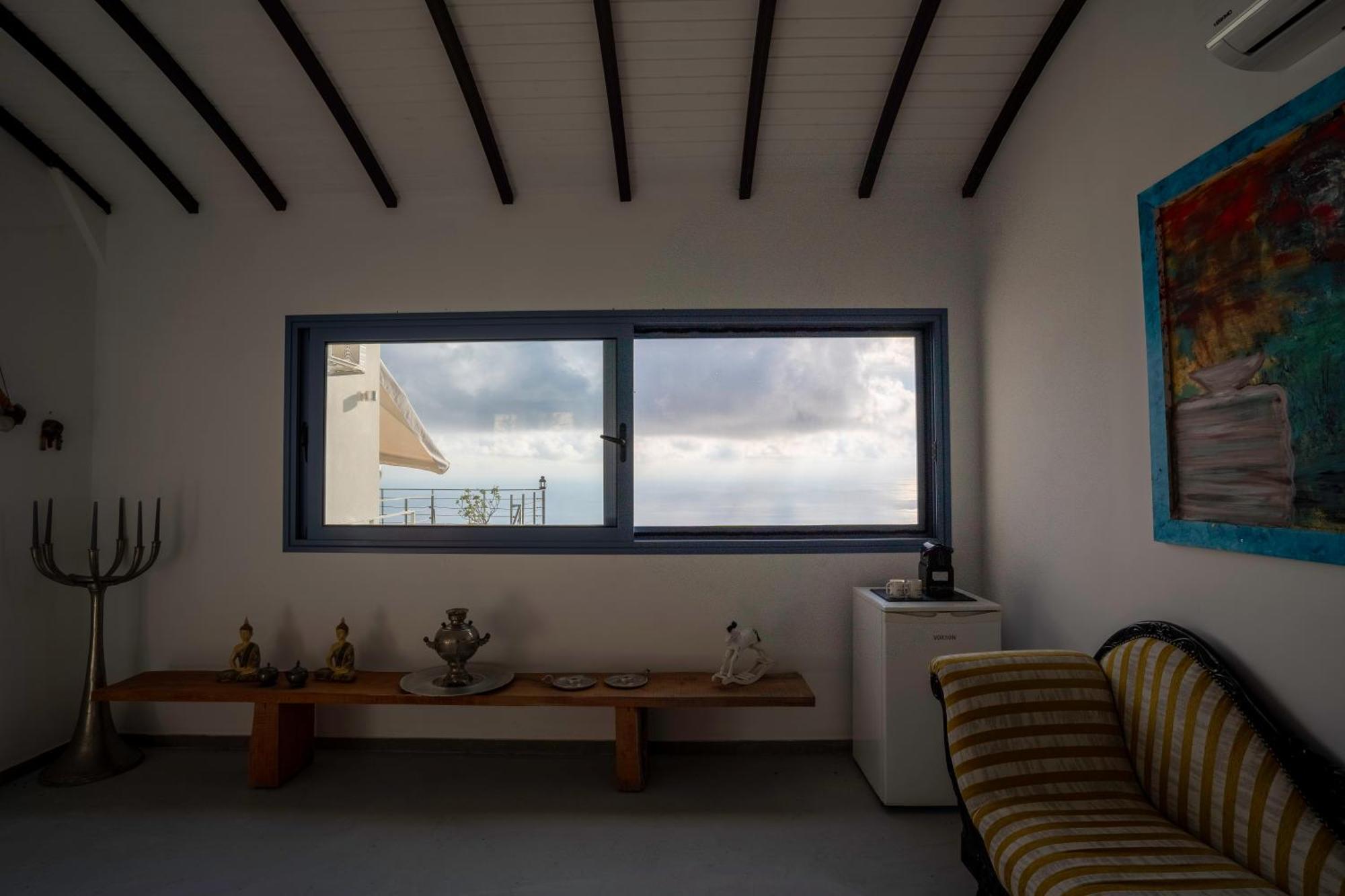 Serenity Boutique Suites Athánion エクステリア 写真
