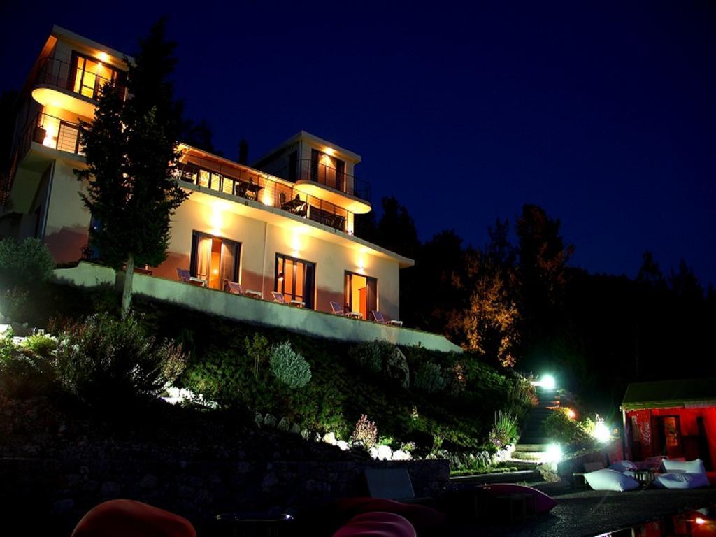 Serenity Boutique Suites Athánion エクステリア 写真